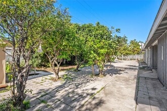 Building Photo - 115 S Gilbert St