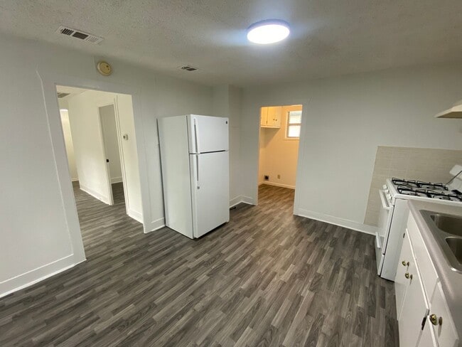 Building Photo - East Austin Bungalow for Rent