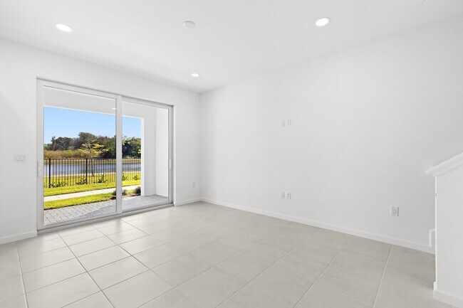 Building Photo - 4416 Longwood Lk Sq