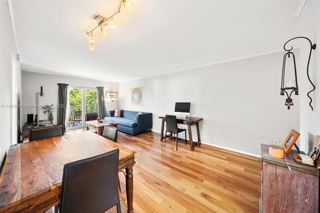 Building Photo - 1674 Bay Rd