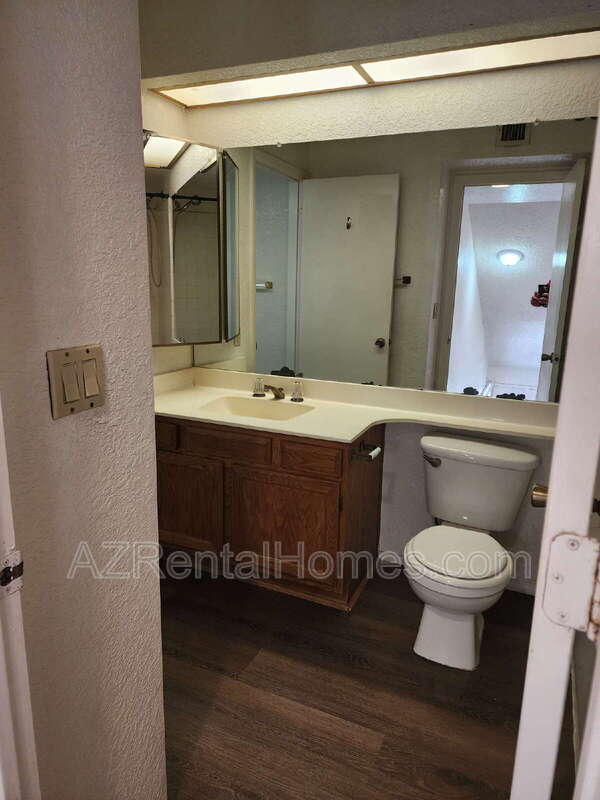 Building Photo - 819 N College Ave