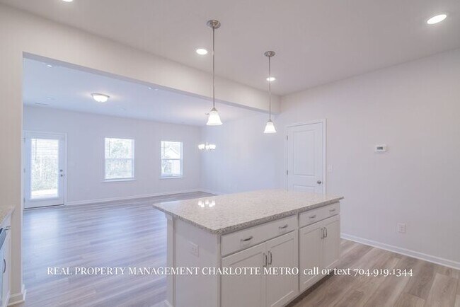 Building Photo - Stylish 3-Bedroom Gem Near I-485 & Charlotte Hotspots