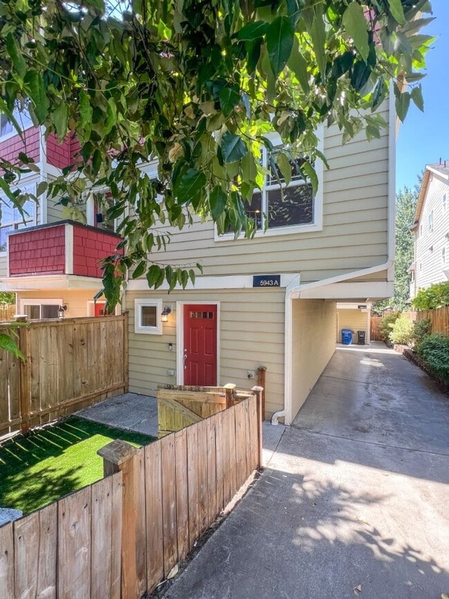 Building Photo - 2Bd/3Ba Seattle Townhouse