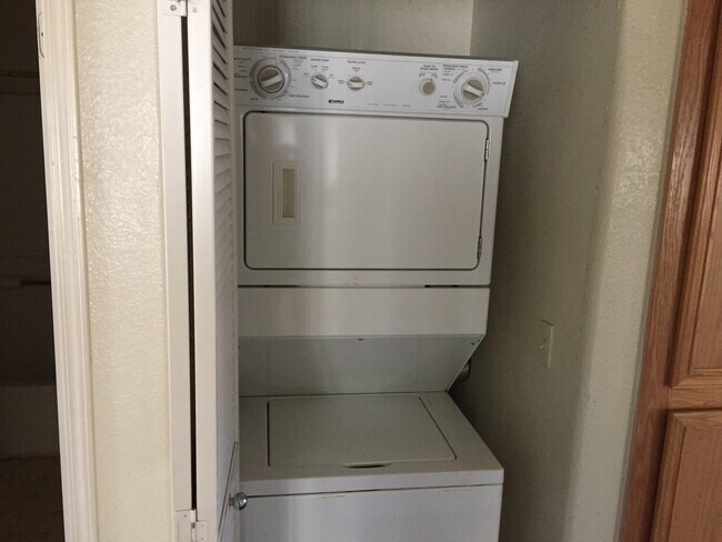 Building Photo - HCVP CONSIDERED**GATED COMMUNITY NEAR NELLIS AIR FORCE BASE!