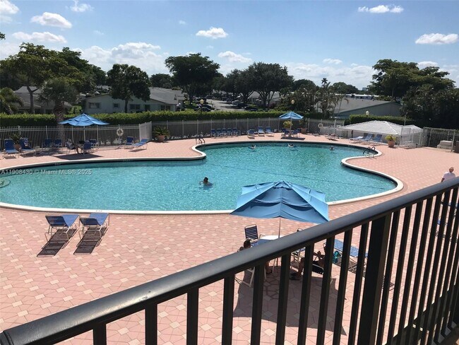 Building Photo - 1140 NW 85th Ave