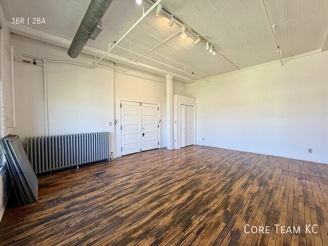 Building Photo - 1800 Central St