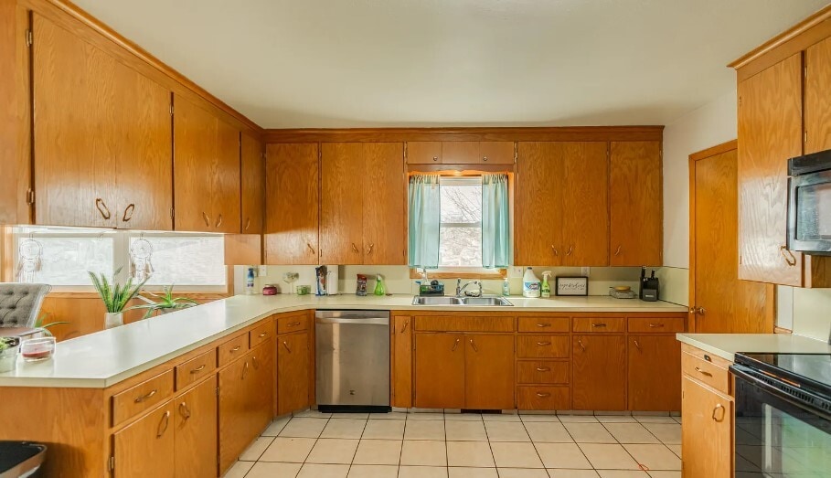 Spacious Kitchen - 1602 N 17th St