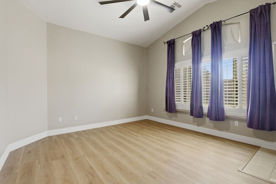 Building Photo - 114 S Beyerville Pl