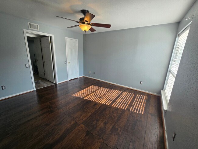 Building Photo - 1860 White Oak Dr