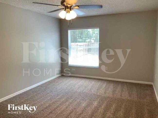Building Photo - 3031 Hallow Dr