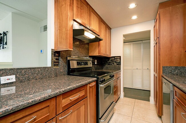 Building Photo - Stellar Symphony Terrace Condo!