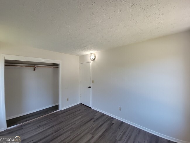 Building Photo - 3111 Linden Dr