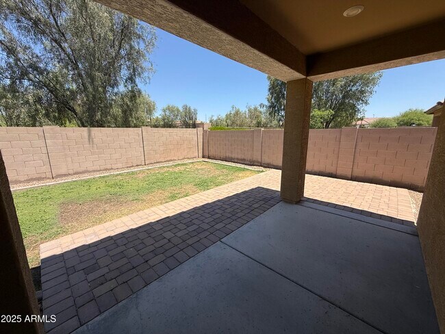 Building Photo - 888 E Aberdeen Dr