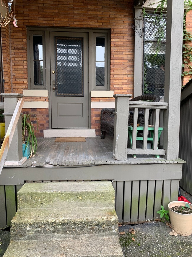 Building Photo - 1688 E Broad St