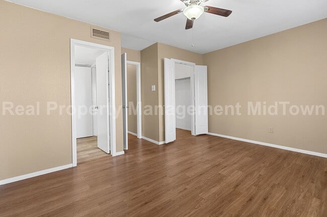 Building Photo - 3807 Glengate Dr