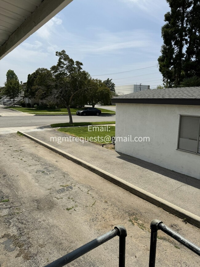 Building Photo - 622 Pine Ave