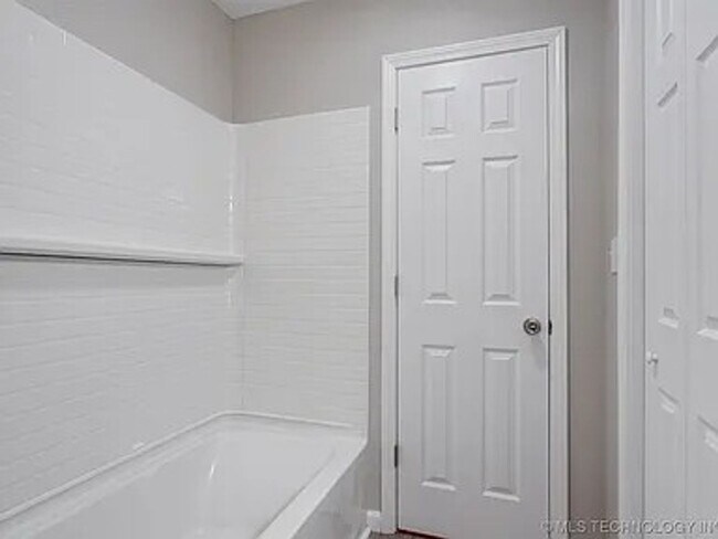 Building Photo - Spacious and Updated Three Bedroom Home with Large Backyard!!