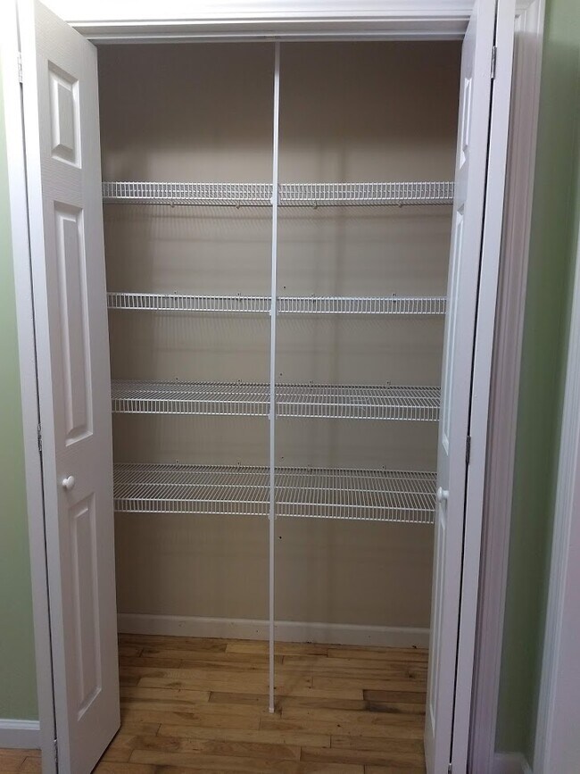 Building Photo - 98 Russell Ln