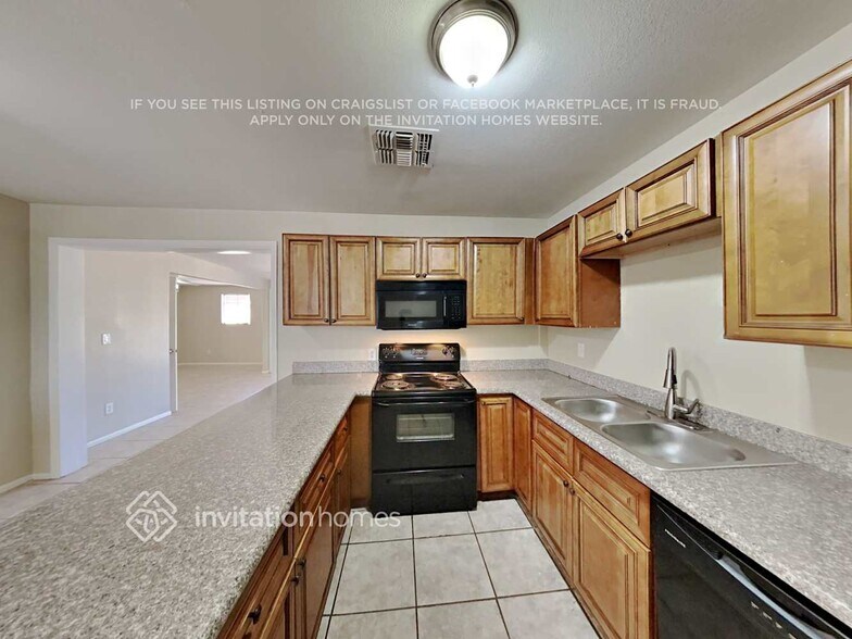 Building Photo - 1314 E Mercer Ln
