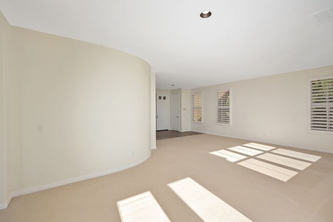 Building Photo - Exclusive Pelican Ridge Home.