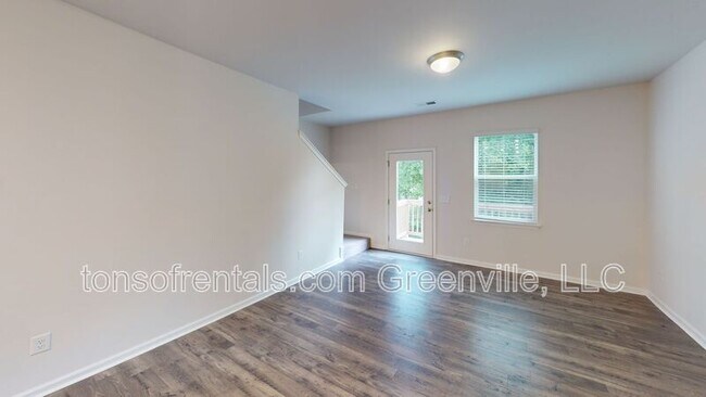 Building Photo - 312 Highline Trl