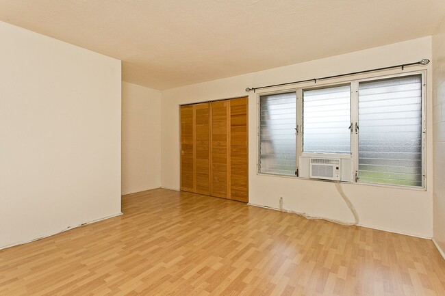 Building Photo - Pacific Village Annex - 2 bedroom, 1.5 bat...