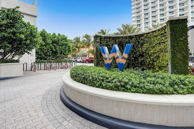 Building Photo - 3101 Bayshore Dr