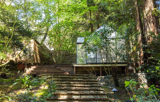 Building Photo - 522 Cascade Dr