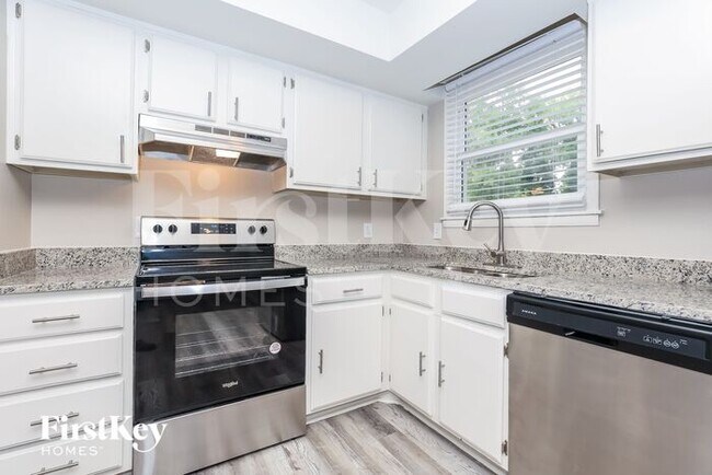 Building Photo - 704 Berkshire Dr