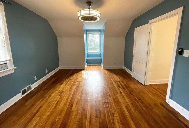 Building Photo - Charming 4 Bedroom, 2 Bath Home