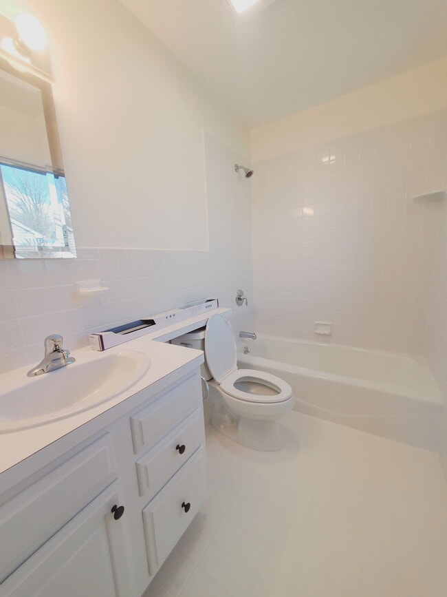 Building Photo - 57 Whitmore Ln