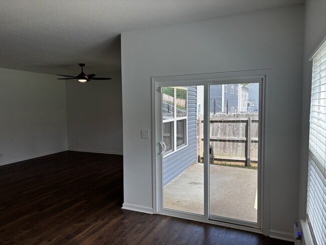 Building Photo - 2732 Minuteman Ln
