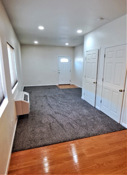 Building Photo - 101 Center St