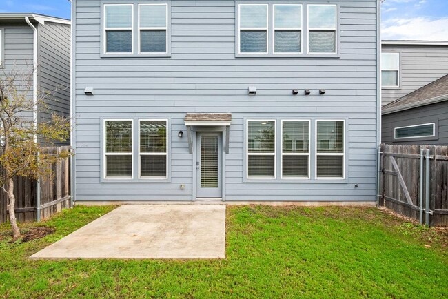 Building Photo - 15100 Forum Ave