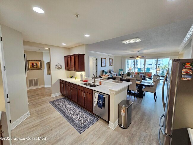 Building Photo - 590 S Banana River Dr