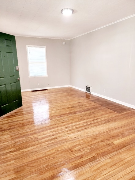 Building Photo - 402 Van Brunt Blvd