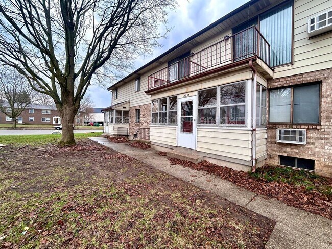 Building Photo - 2235 29th St SW