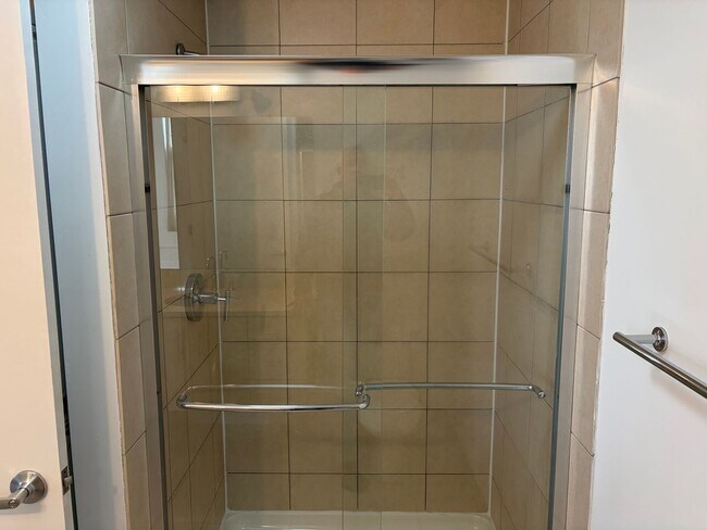 Building Photo - Sleek Manhattan Style Urban Condo Now Available in Byrne Lofts