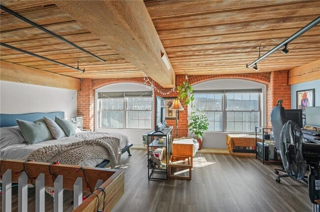 Building Photo - 1 Tupperware Dr