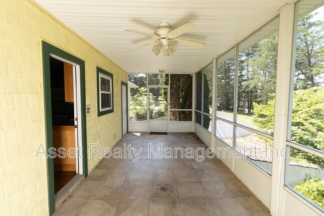 Building Photo - 2084 Allenridge Dr