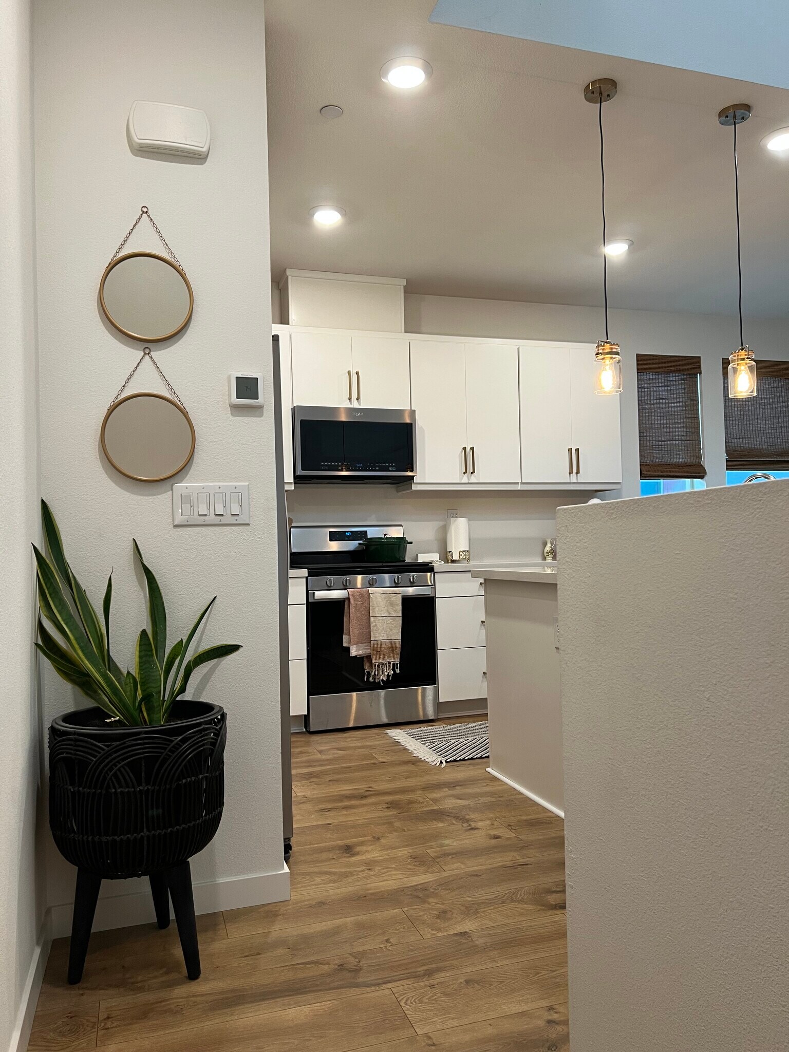 Building Photo - 180 Box Ln