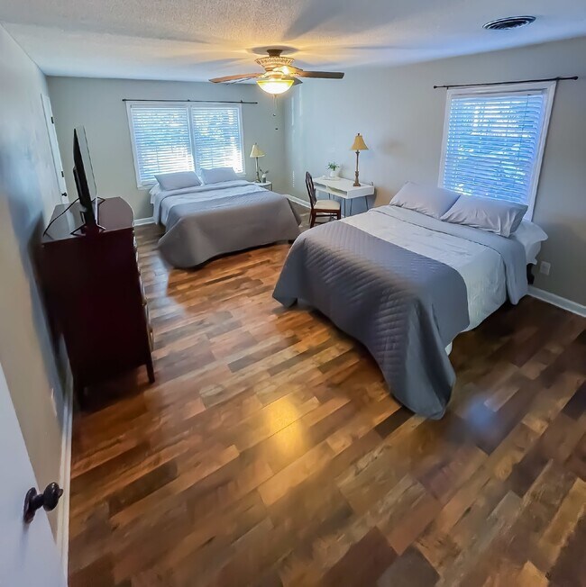 Building Photo - Corporate Comfort: Tailored For Constructi...