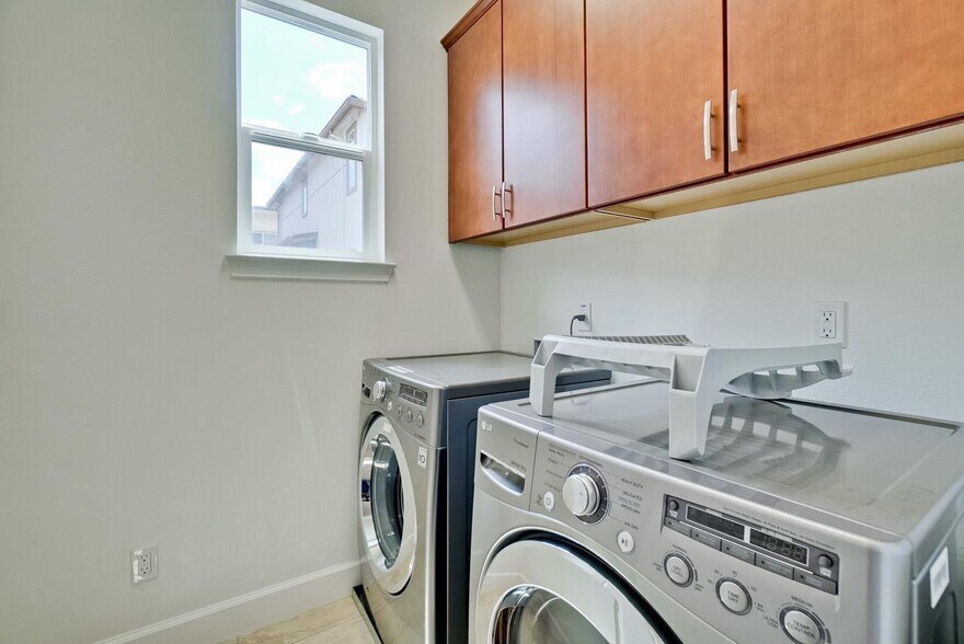 Building Photo - 1056 Duane Ct