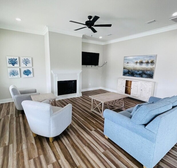 Building Photo - 25 Riverwalk Xing