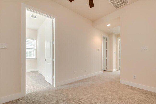 Building Photo - 1844 Parana Dr