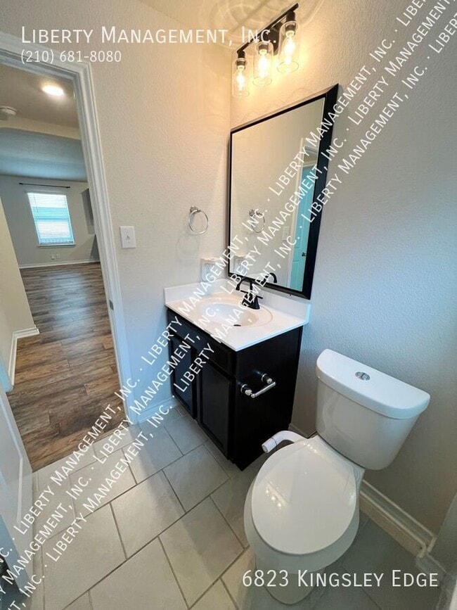 Building Photo - 6823 Kingsley Edge