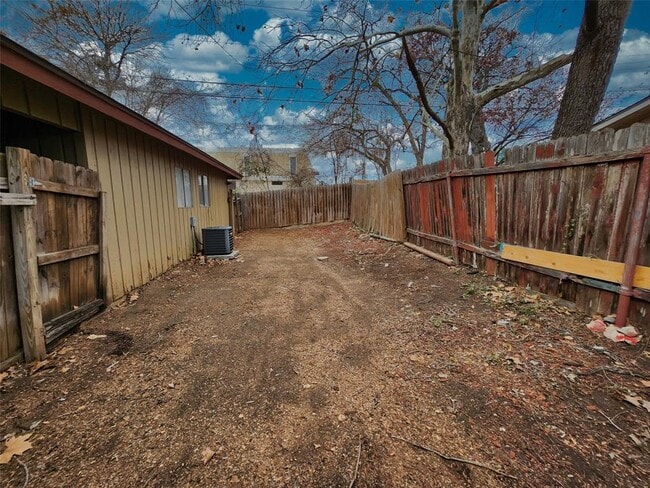 Building Photo - 2404 Audubon Pl