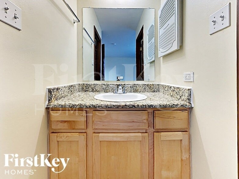 Building Photo - 6048 White Birch Ln