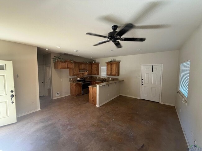 Building Photo - 156 Summer Creek Dr