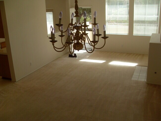 Building Photo - 2 BR / 2.5 BA 1420SQFT Chula Vista Apartment